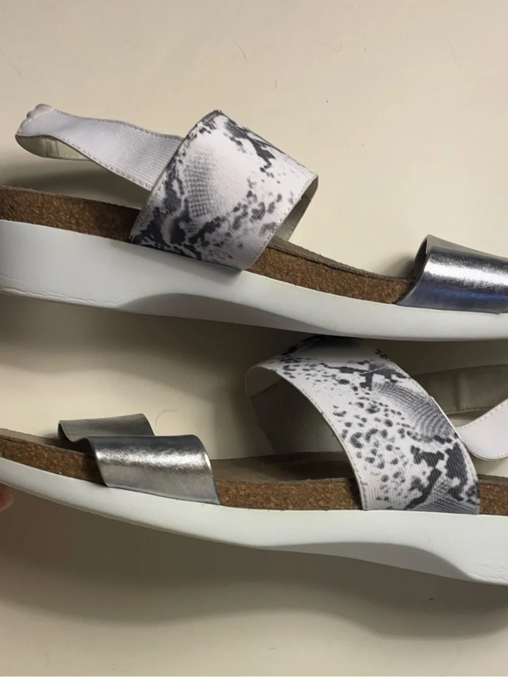 Munro Pisces Silver Metallic & White Snake Slingback Sandals size 9.5